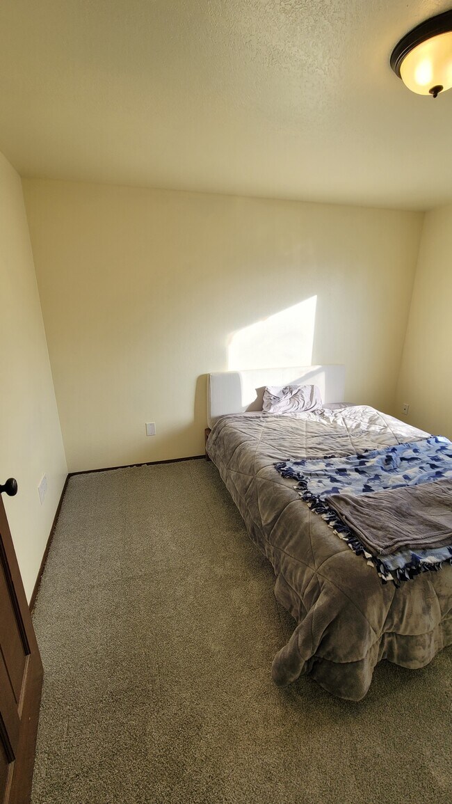 Habitación del piso superior 2 - 9905 157th St E