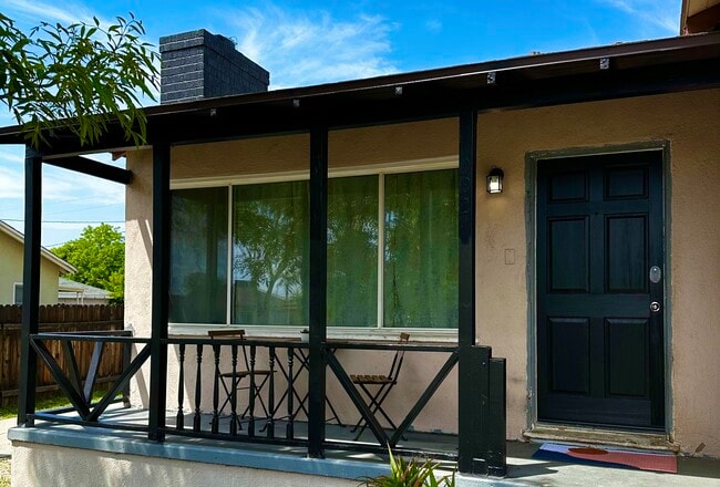 Front porch - 292 E 42nd St