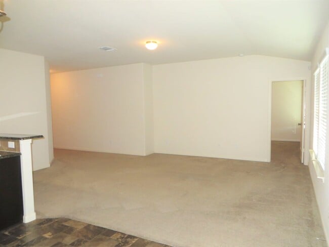 Building Photo - 3 Bedroom 2 Bathroom Pinnacle Georgetown Home