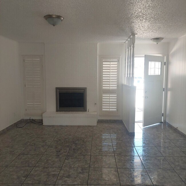 Foto del edificio - Welcome Home ! 3 bedroom 1.5 bath rental -DUPLEX