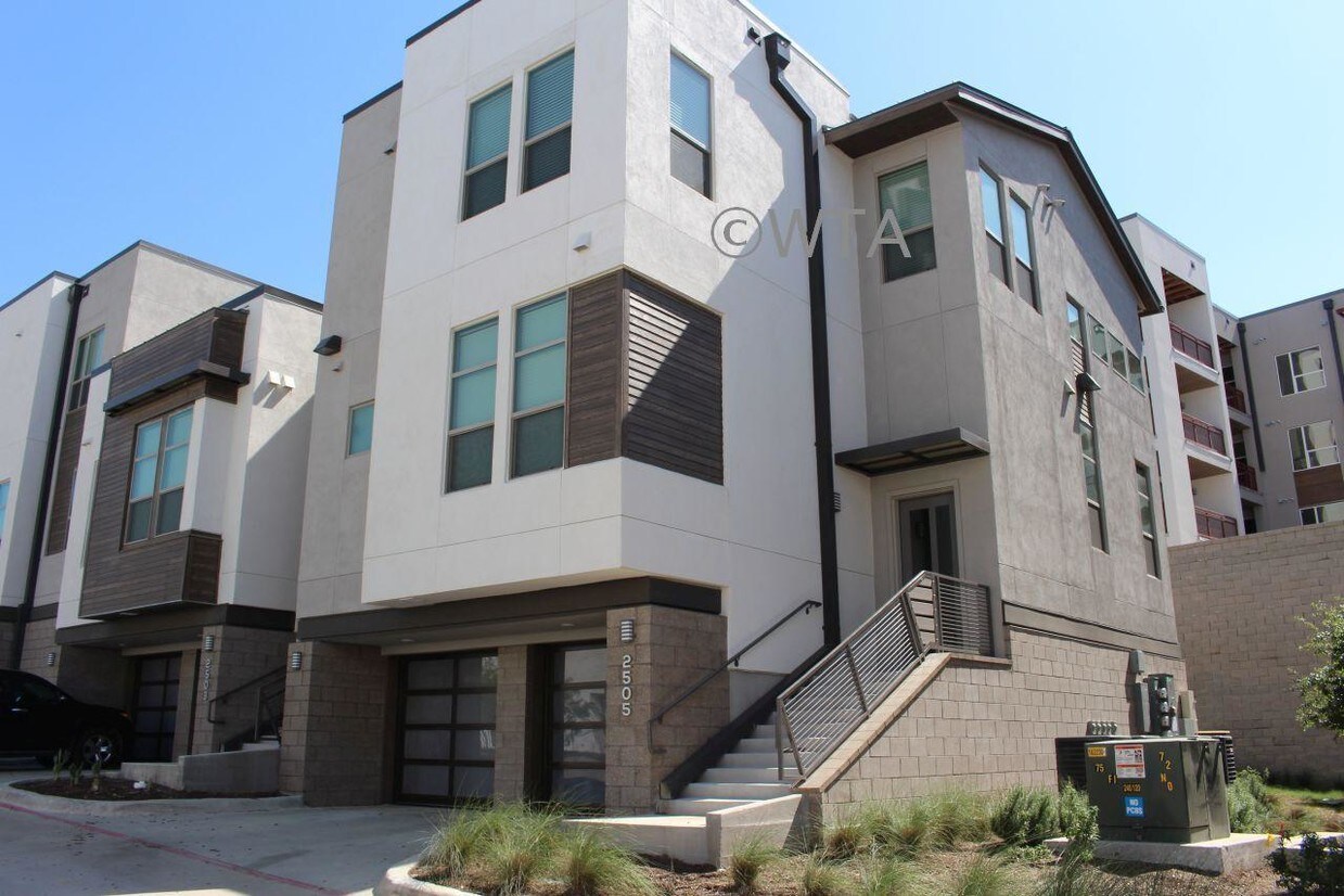 2500 Walsh Tarlton Lane