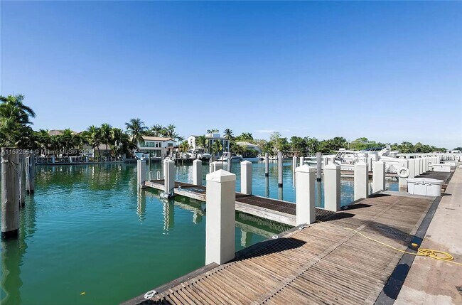Building Photo - 6101 Laguna Dr W