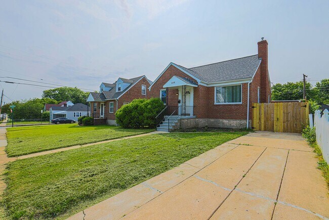 Foto del edificio - 5319 Plainfield Ave