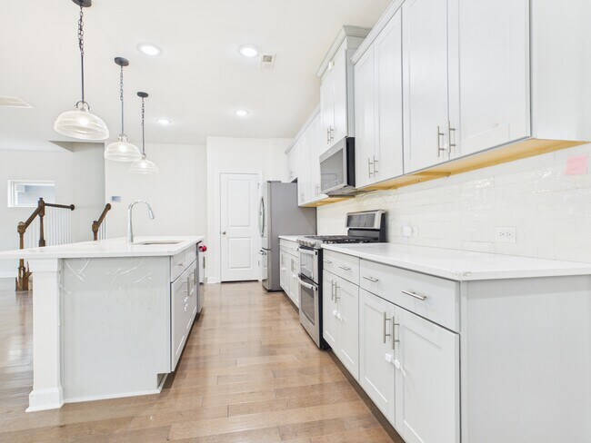 Foto del edificio - 3941 Woodland View Dr