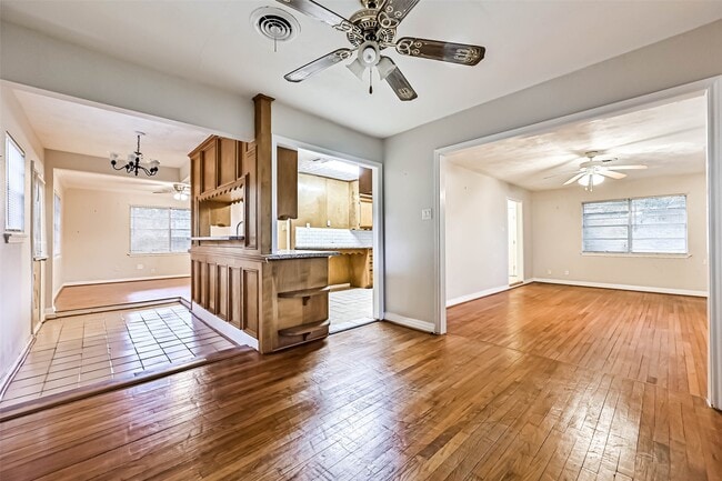 Foto del edificio - 6425 N Ridgecrest Dr