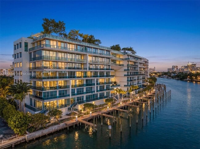 Building Photo - 9221 E Bay Harbor Dr