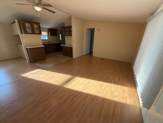 Building Photo - AVAILABLE NOW!