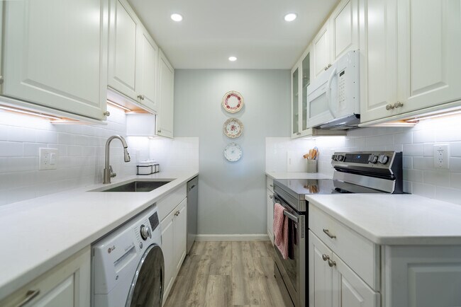 Building Photo - 1200 Marine Way