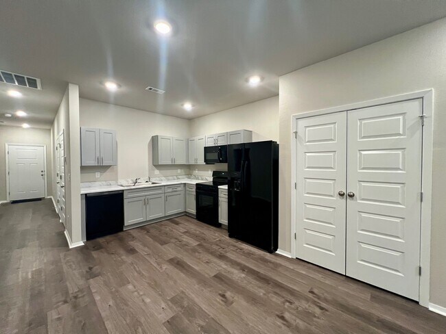 Building Photo - 3412 SW Adoration St