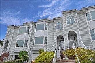 Building Photo - 241 Oak Park Dr