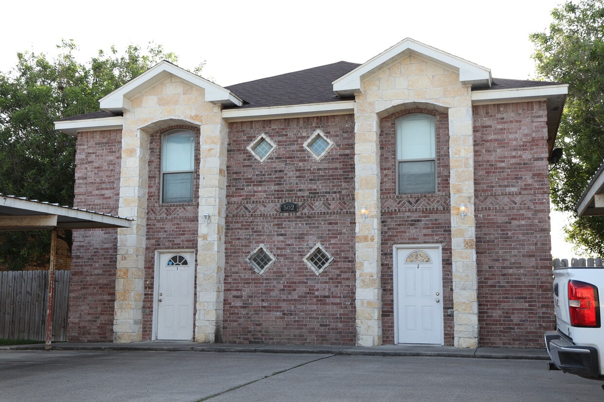 Primary Photo - 502 Rock Cir