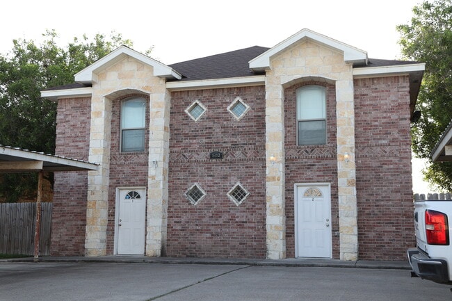 Building Photo - 502 Rock Cir