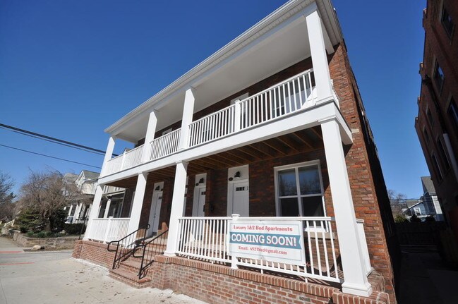 Foto del edificio - 452 W 3rd Ave