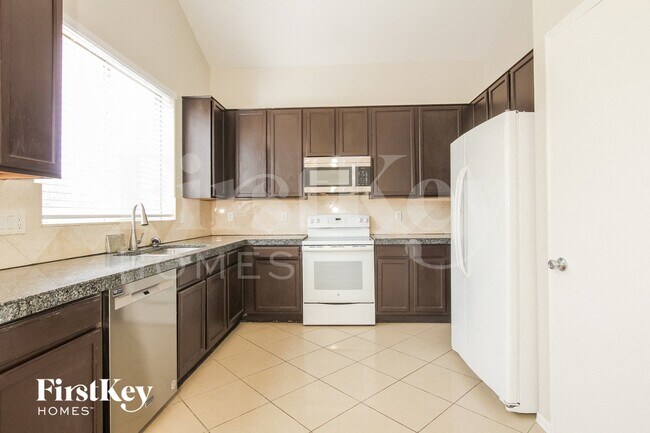 Foto del edificio - 15954 N Naegel Dr