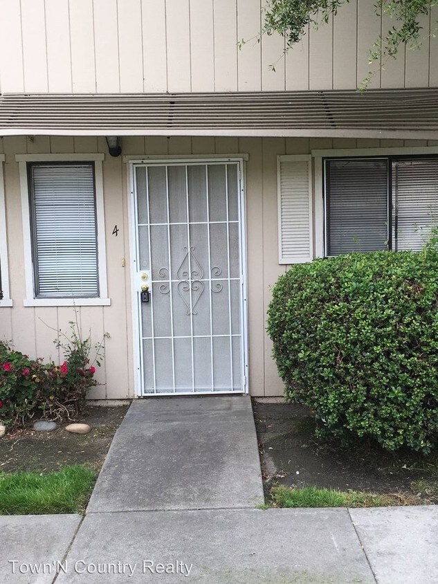 Foto principal - 2 br, 1.5 bath House - 102 W. Rossi Street 4