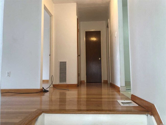 Foto del edificio - 223-30-223-56 56th Rd