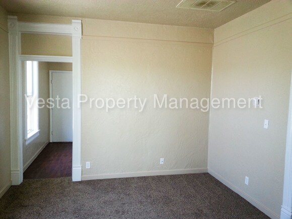 Building Photo - Cute Victorian 1 Bed Apartment