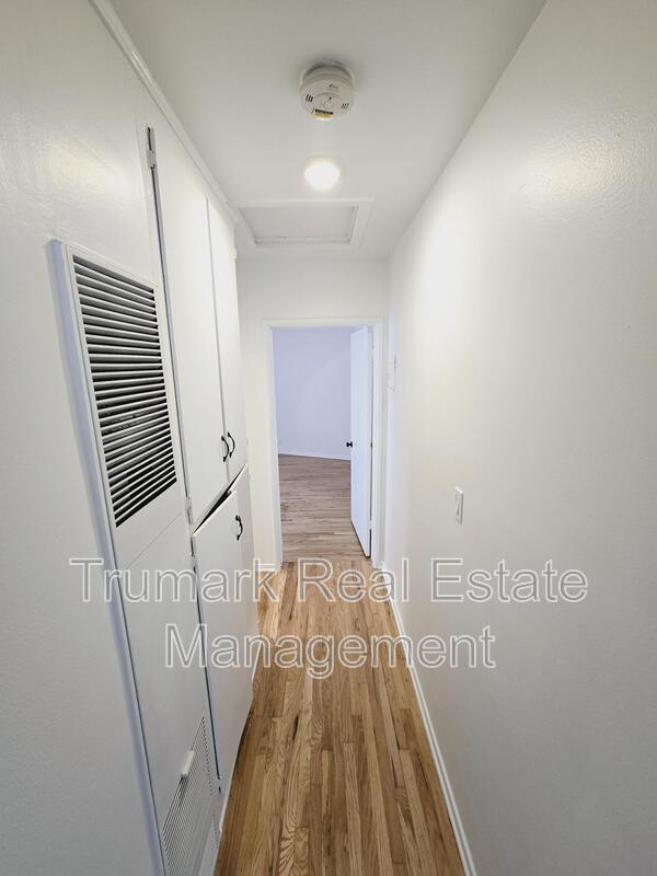 Building Photo - 1800 Calafia St