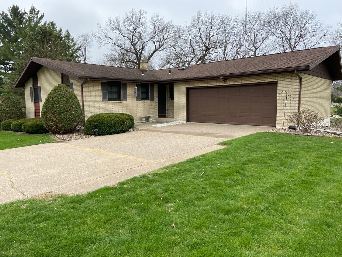 679 Maryville Dr, Hazel Green, WI 53811 House Rental in Hazel Green