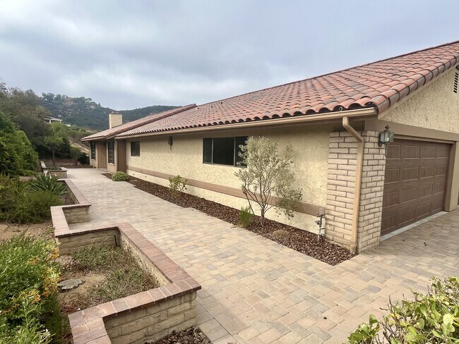 Building Photo - 3006 Colina Verde Ln