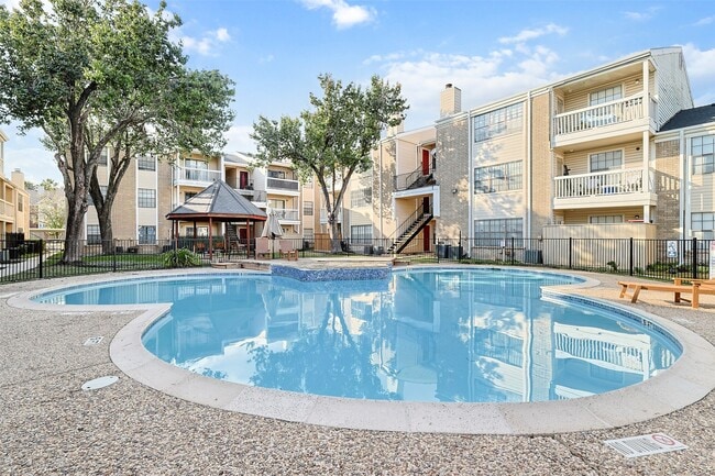 Foto del edificio - 2750 Holly Hall St