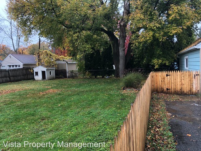 Building Photo - 4 br, 1 bath House - 383 Fetzner Rd