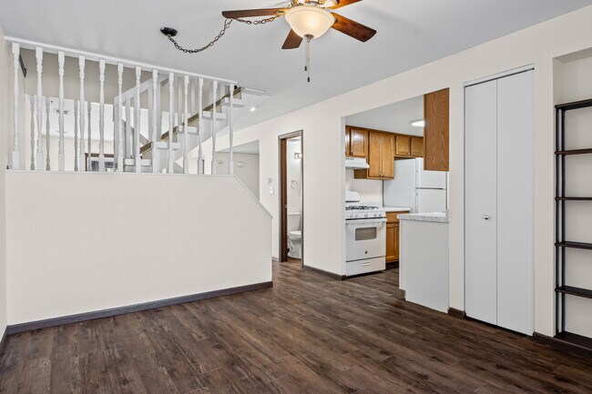 Building Photo - Arrowhead Apartments & Townhomes