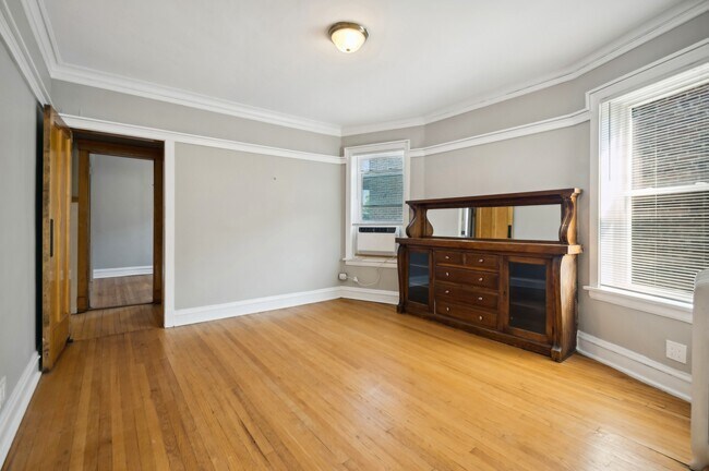 Foto del edificio - 4917 N Washtenaw Ave