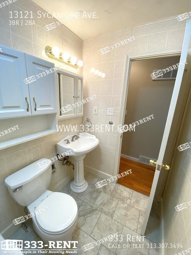 Foto del edificio - 13121 Sycamore Ave