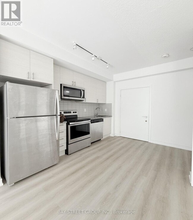 Building Photo - 621 Sheppard Ave E