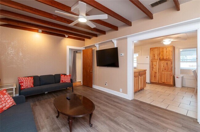 Foto del edificio - 1235 Bass Blvd