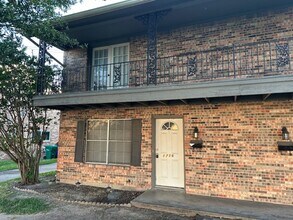 Building Photo - 1716-1718-1718 N Travis St