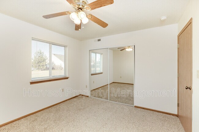 Building Photo - 340 E Rock Rd Ct