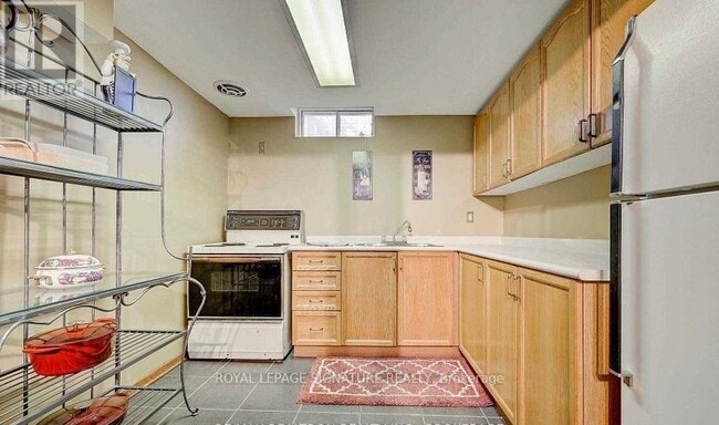 Building Photo - 608 Springview Dr