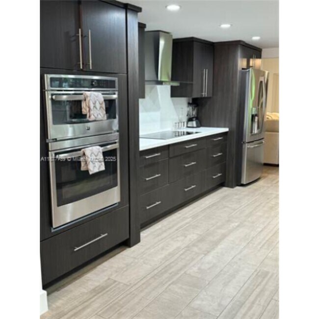 Foto del edificio - 3231 Salzedo St