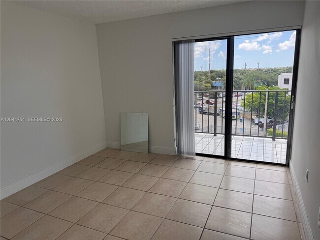 Foto del edificio - 1820 W 53rd St