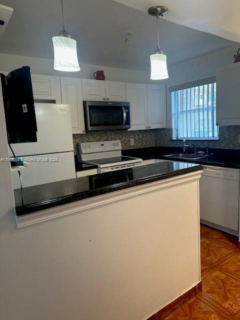 Foto del edificio - 8305 Sunrise Lakes Blvd