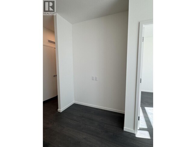 Building Photo - 6500 Minoru Blvd