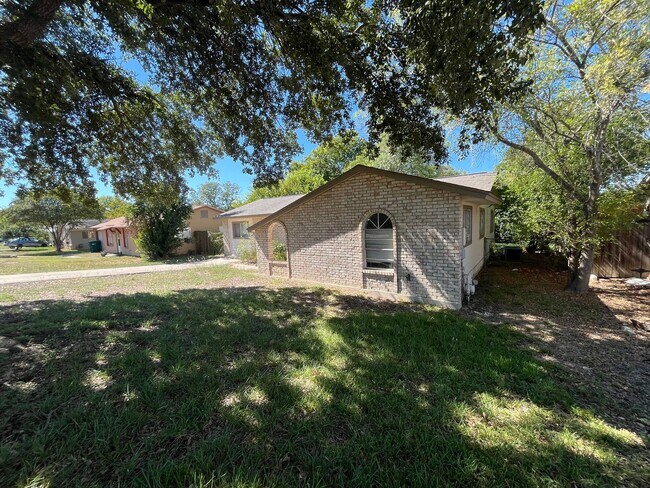 Building Photo - 7509 Valley Oak