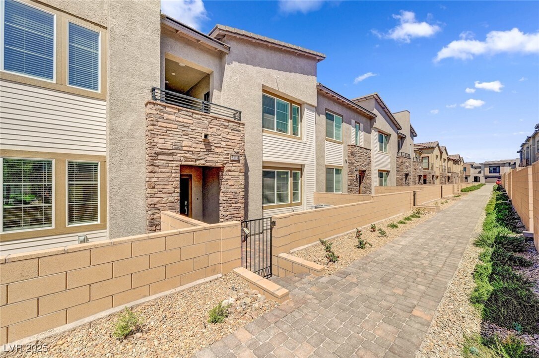 Foto principal - 3303 Viola Hls Ave