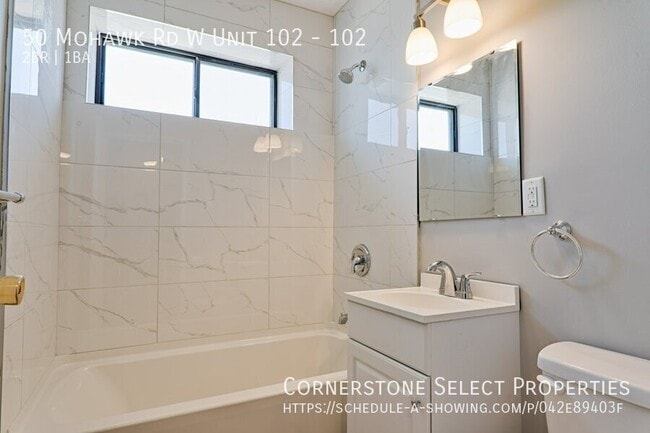 Building Photo - 2 Bedroom SUPER convenient location