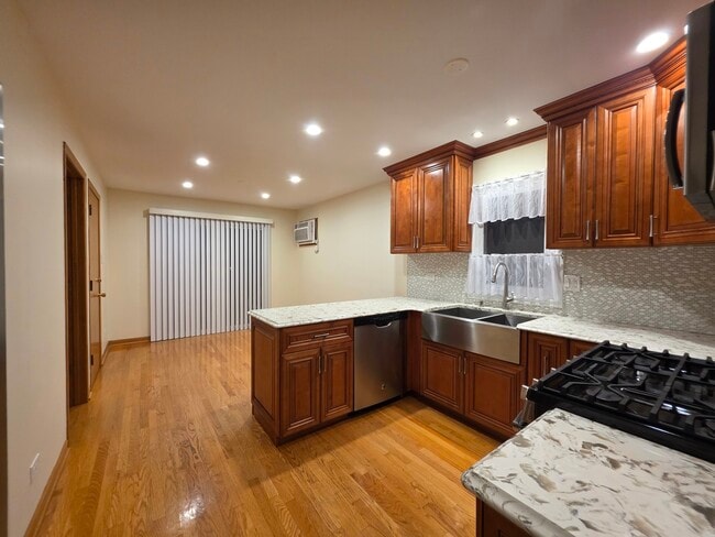 Foto del edificio - 7913 Nordica Ave