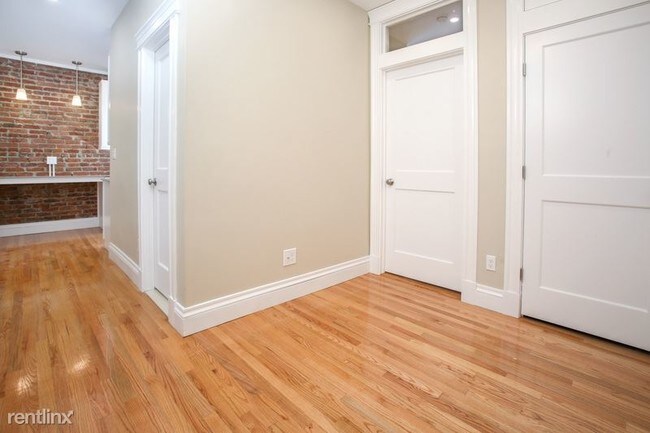 Building Photo - 2 br, 1 bath  - 1112 Boylston St Apt 43