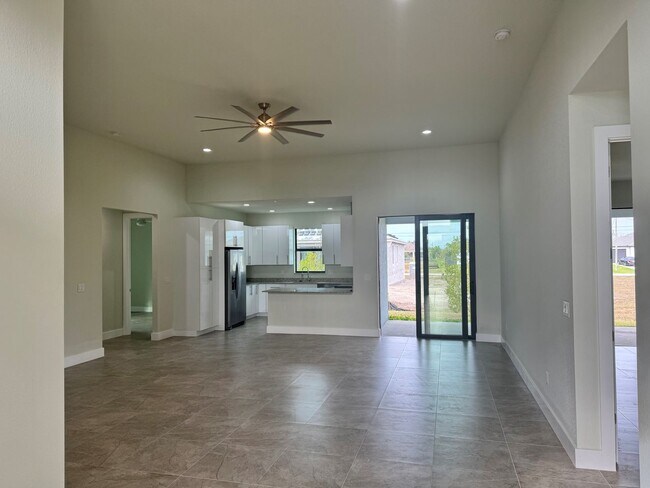 Building Photo - 1638 NW 36th Pl