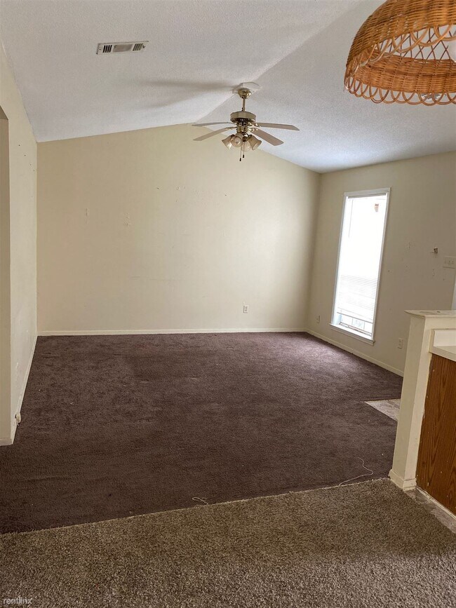 Building Photo - 2 br, 1 bath Townhome - 6419 Ashton Rd