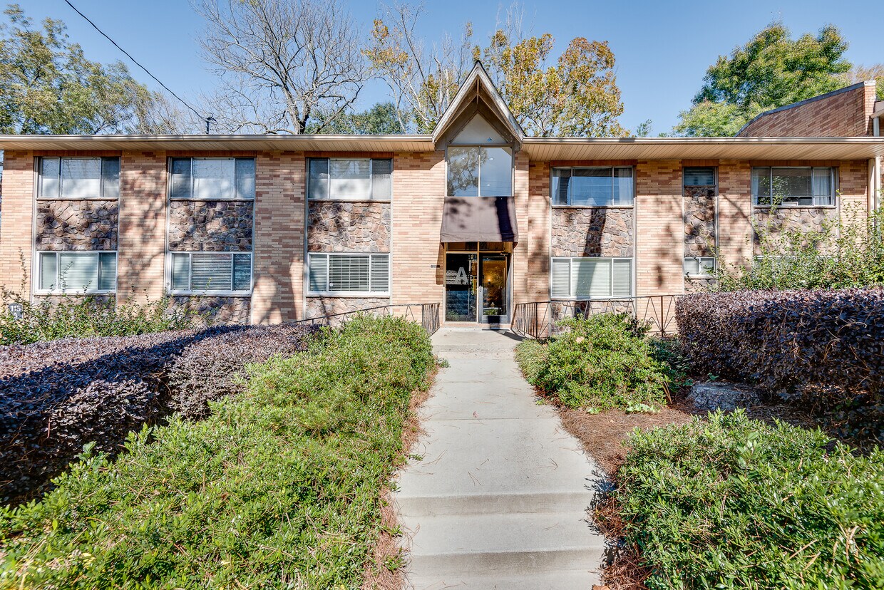 Primary Photo - 115 Biscayne Dr NW
