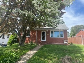 Building Photo - 320 Barclay Ave