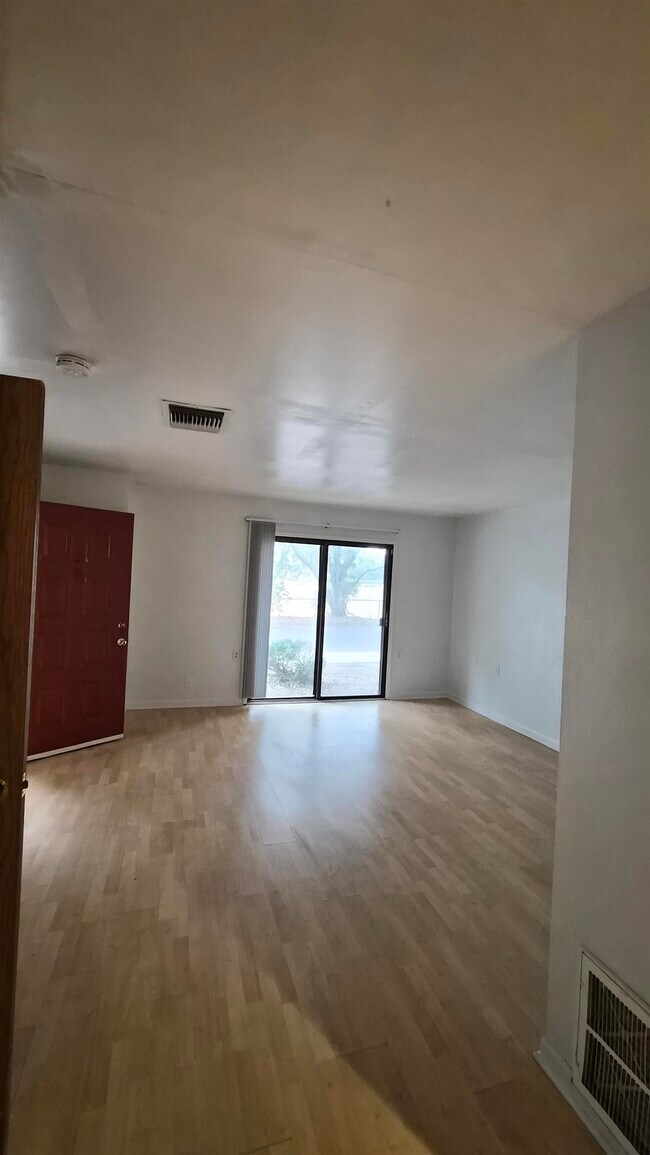 Foto del edificio - 329 Mabry St