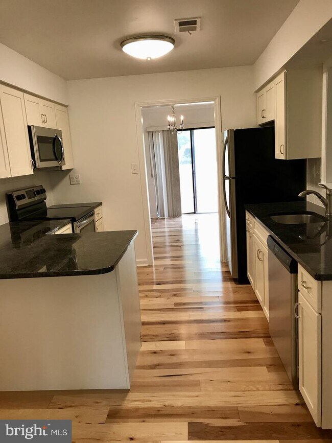 Foto del edificio - 69 Oak Knoll Dr