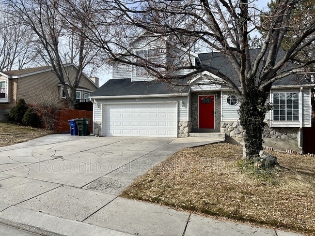 Building Photo - 2211 Sierra Dr